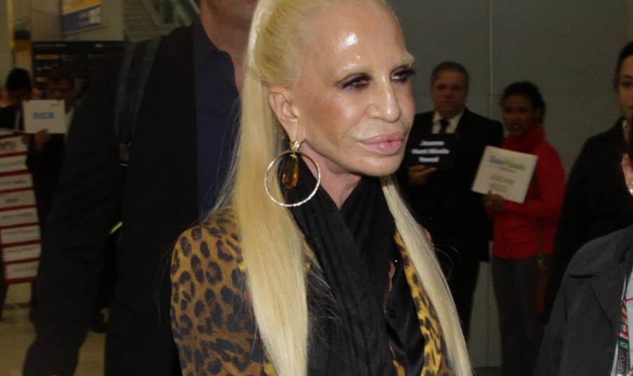 Donatella Versace.  Celebridades, Donatella versace, Celebridades antes e  depois