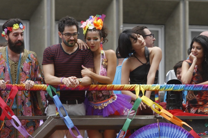 Alfonso Herrera, Erendria Ibarra e Doona Bae na Parada LGBT de SP. Foto: Paduardo / Phábrica de Imagens​​